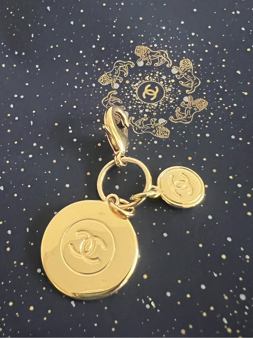 CHANEL Gold-Tone Coin Charm Holder with CC Logo New - Picture 2 of 8